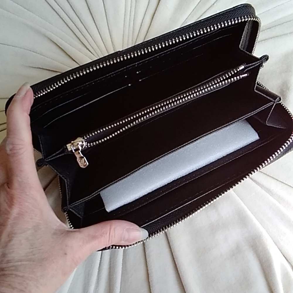 Designer Fashion Leather Zip Wallet - Picture 2 of 2